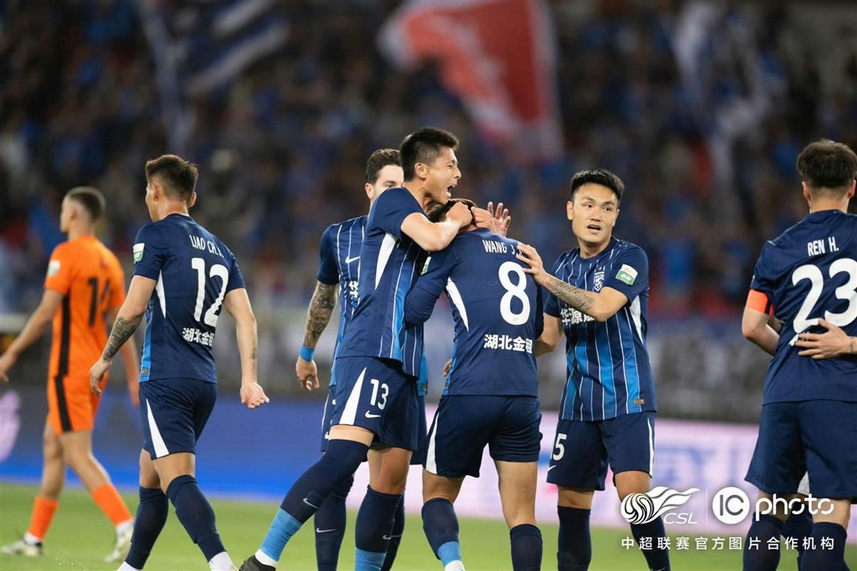 包含加时末段武汉三镇队长鼓劲——中超节点到来，态度坚定，年轻球员得到机会的词条kaiyun